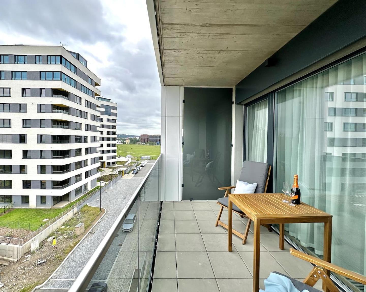 Real Living By Refa Balcony Retreat 91 Prague